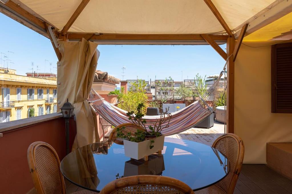 Penthouse With Jacuzzi On Private Terrace In Trastevere Roma Exterior foto